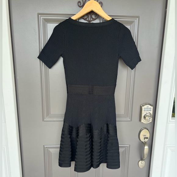 Antonio Berardi dress fit flare v-neck short sleeve ribbed solid black size M - Picture 5 of 5